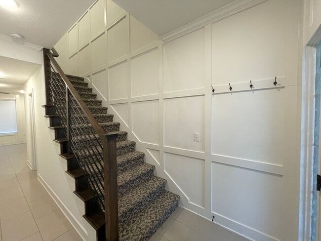 Building Photo - Gorgeous 3 bedroom / 2/5 bath in Park Hill schools!