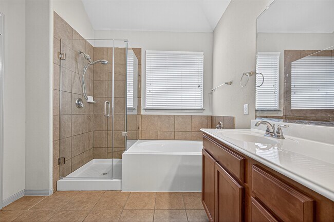 Building Photo - 510 Carson Ridge Dr
