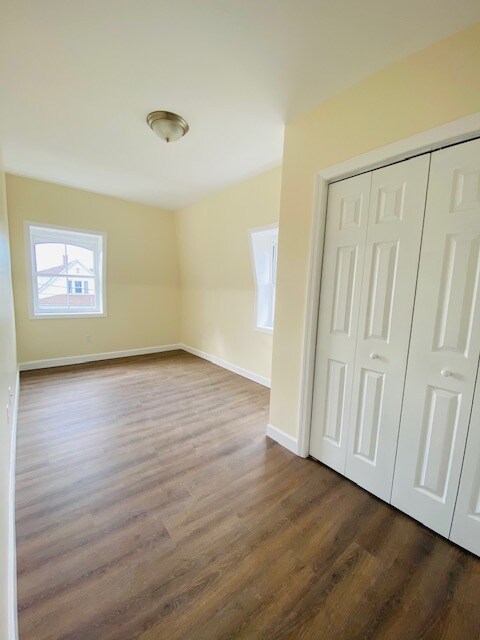 Building Photo - 272 William St