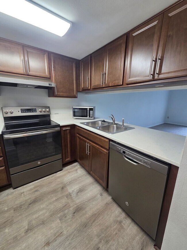 Building Photo - 5001 Bordeaux Village Pl