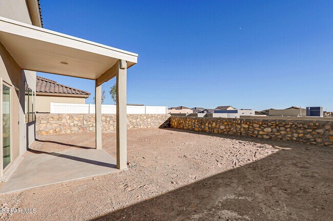 Building Photo - 13130 Oakhampton Ave