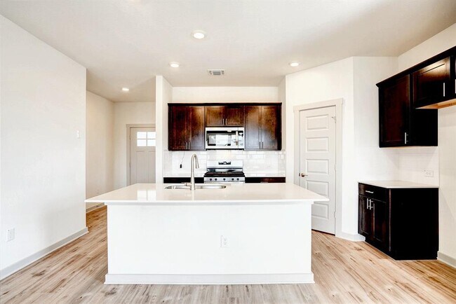 Building Photo - 10600 Seguin St