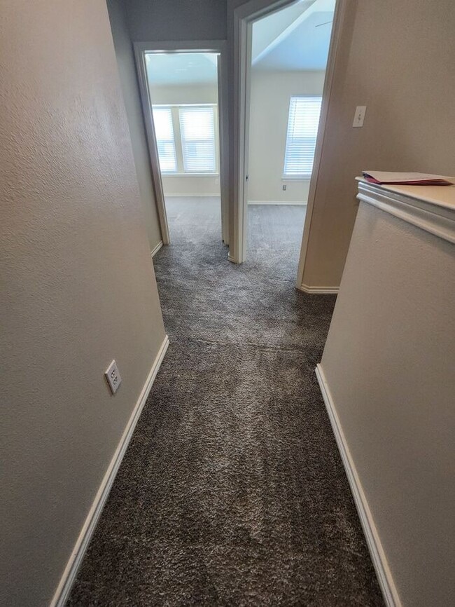 Building Photo - Gorgeous 2 story 3-bedroom 2.5-bath townho...