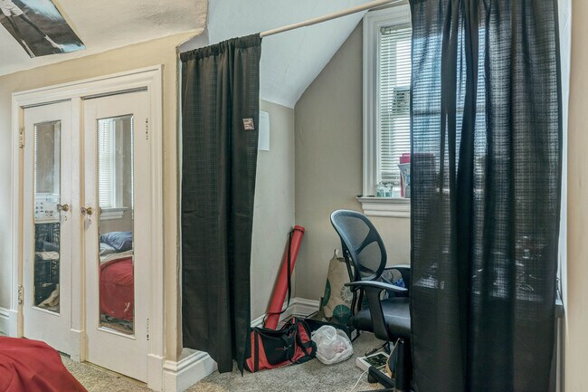 Building Photo - 6415 Cates Ave