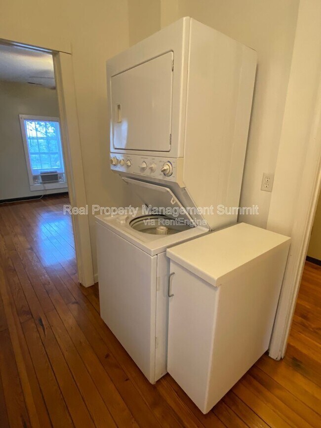 Building Photo - 817 Grayson Ave