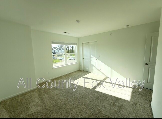 Building Photo - 1135 White Oak Cir