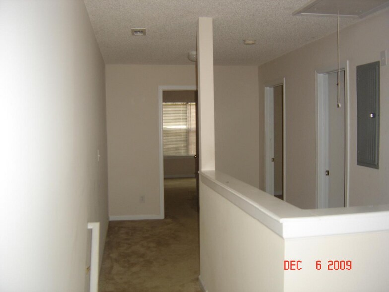 Building Photo - 7684 Creekside Ln