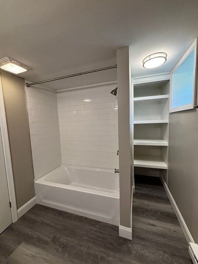 Building Photo - Newly remodeled 3+ bedroom