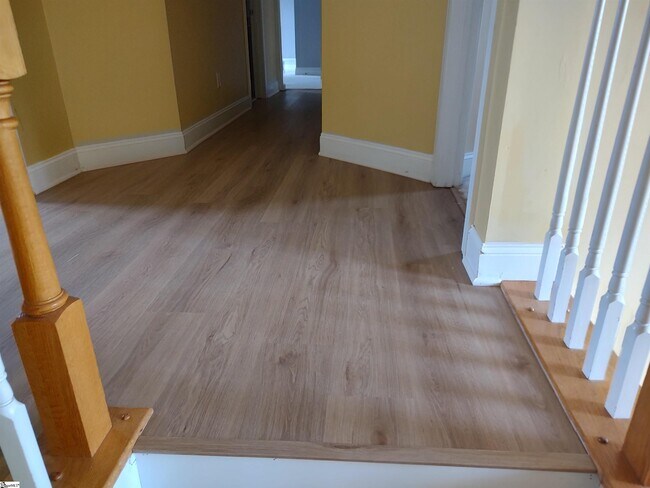 Building Photo - 407 Gunnison Dr