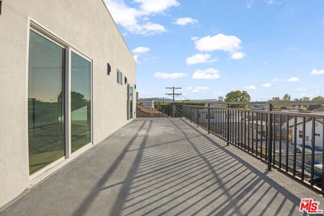 Building Photo - 1709 Burnside Ave