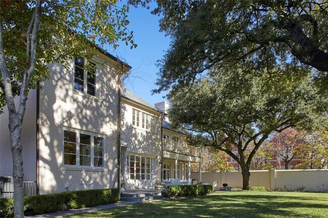 Building Photo - 3801 Maplewood Ave