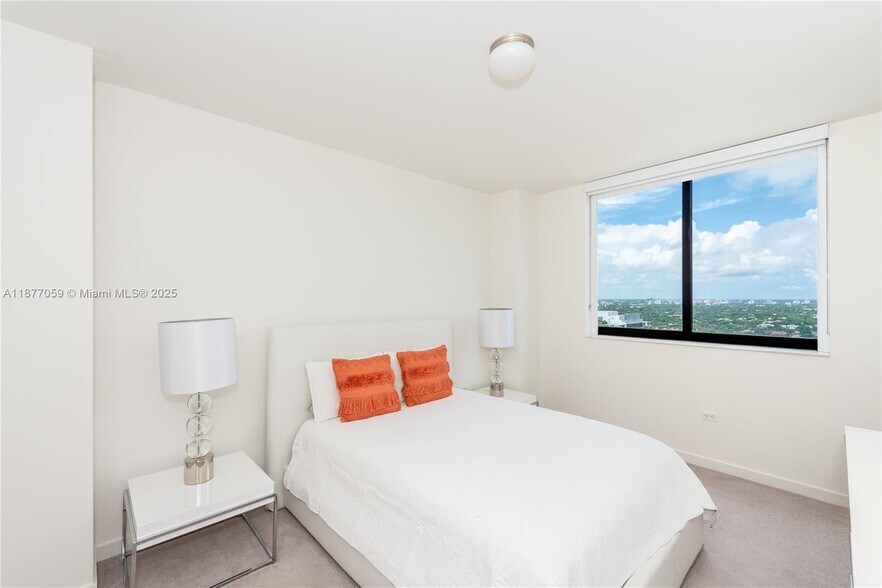 Building Photo - 999 SW 1st Ave