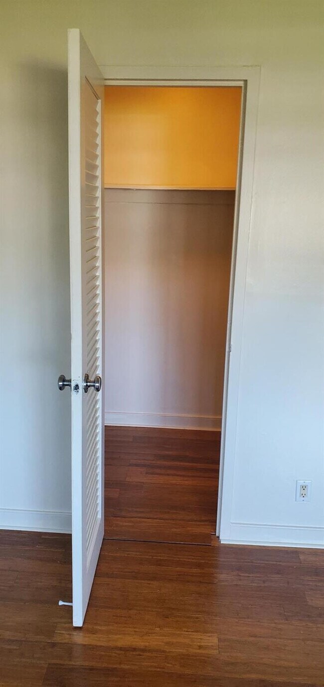 Building Photo - 301 Golden Isles Dr