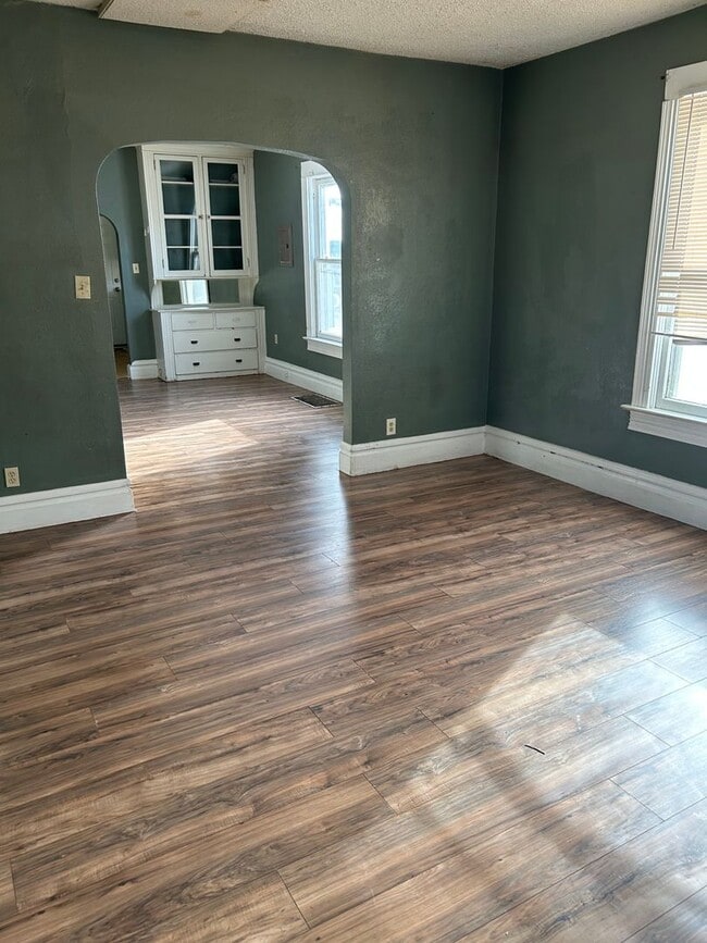 Building Photo - 414 9th Ave