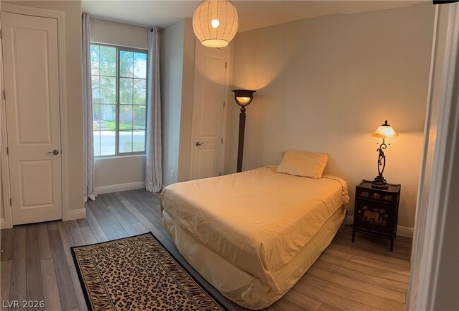 Building Photo - 92 Lake Oasis St