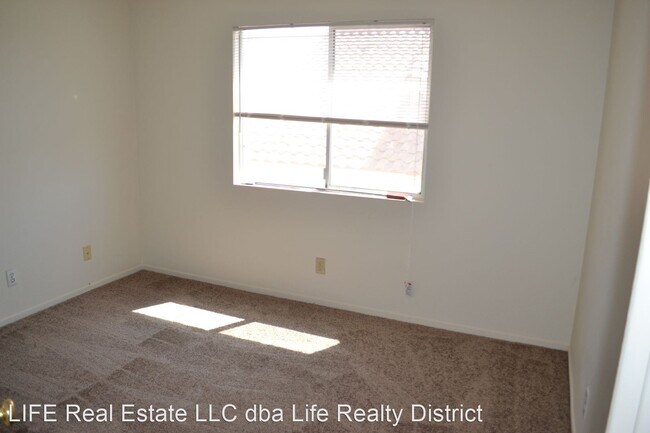 Building Photo - 4 br, 2.5 bath House - 8325 Maple Star