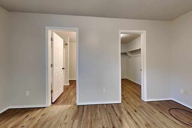 Building Photo - 4313 Windgate W Rd
