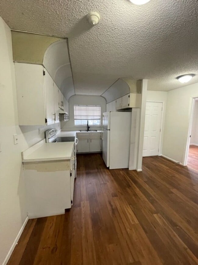 Building Photo - 313 Dirksen Dr