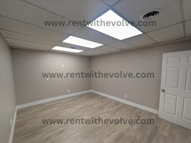 Building Photo - 302 N Meridian St