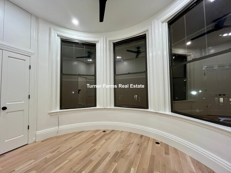 Building Photo - 464 Beacon St