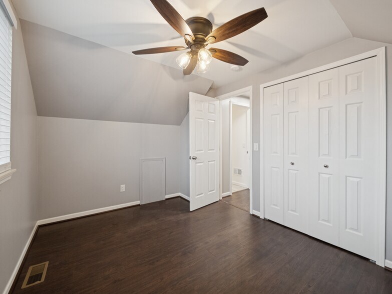 Bedroom 3 - 8204 Toepfer Rd