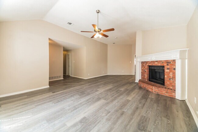 Building Photo - 703 Deep Well Dr