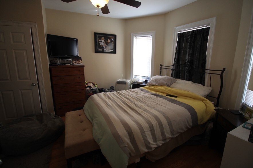 Building Photo - 205 Parsons St