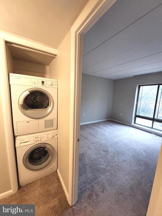 Building Photo - 128 Roberts Ln