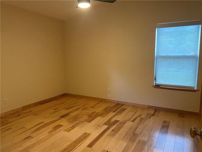 Building Photo - 2500 Barhill Dr