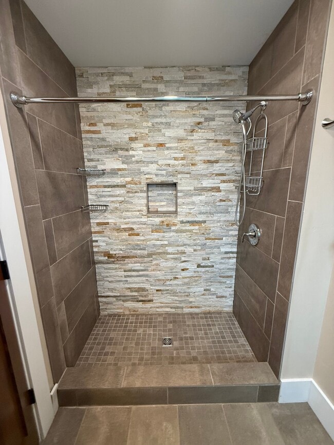 Building Photo - 425 S Yellowstone St