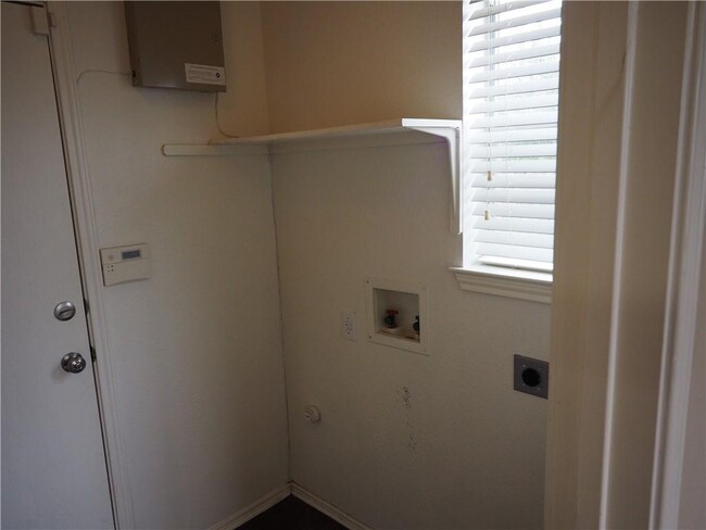 Building Photo - 506 Stewart Dr