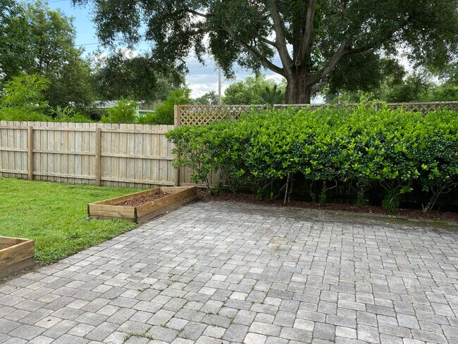 Building Photo - 2720 Dellwood Dr