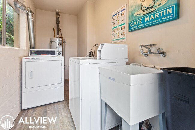 Building Photo - 311 Avenida Santa Barbara