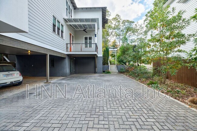 Building Photo - 1092 Kirkwood Ave SE