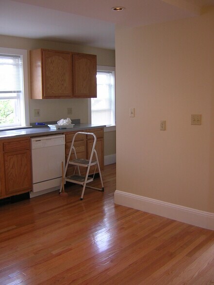 Building Photo - 55 University Ave