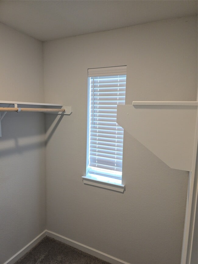 Building Photo - 9227 Dearborn Knoll Dr