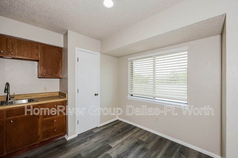 Building Photo - 8428 Raymond Ave