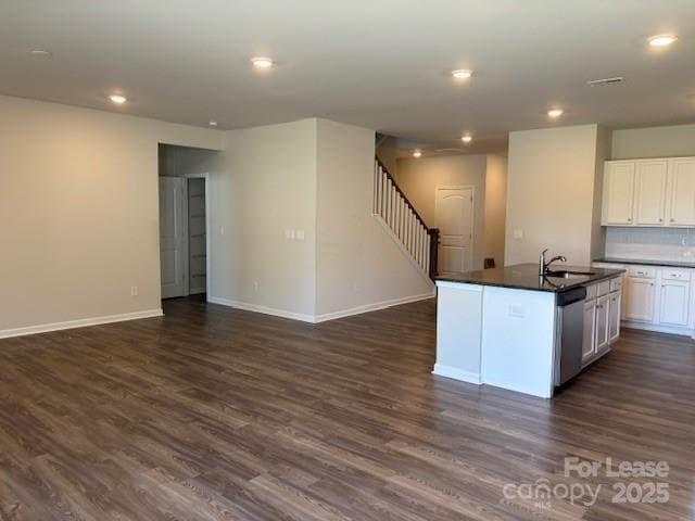 Building Photo - 7136 Maple Run Cir