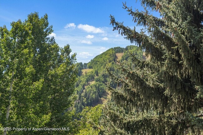 Building Photo - 500 W Francis St