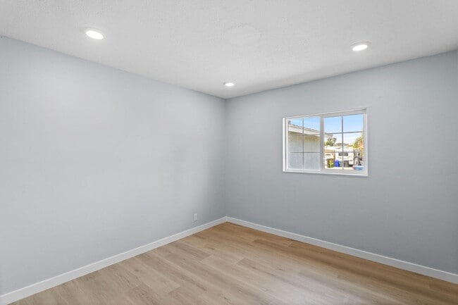 Building Photo - 7877 Kempster Ave