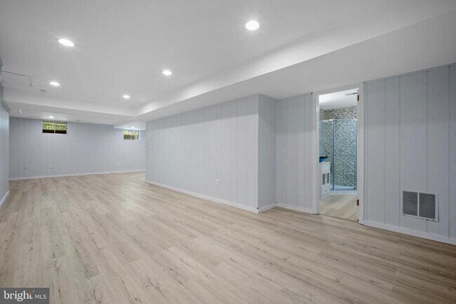 Building Photo - 10922 Broad Green Terrace