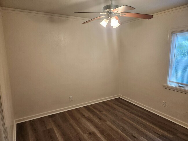 Building Photo - 228 Cassady St
