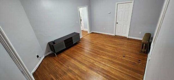 Building Photo - 376 Ferry St