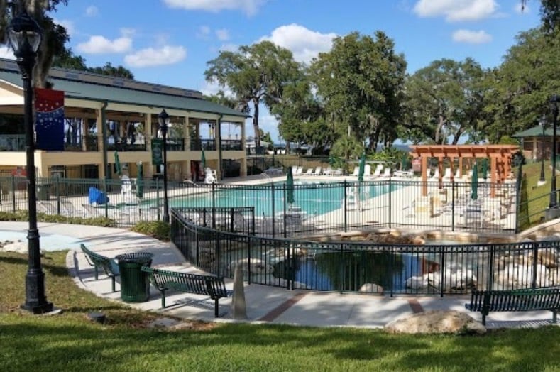 4 blocks to Spring Park natural spring public swimming pool - 714 Spring St