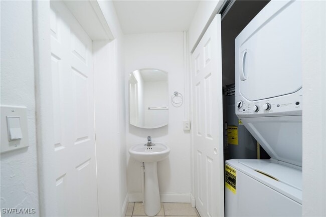 Building Photo - 4916 Viceroy St