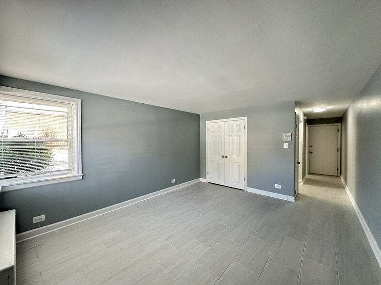 Building Photo - 6715 N California Ave