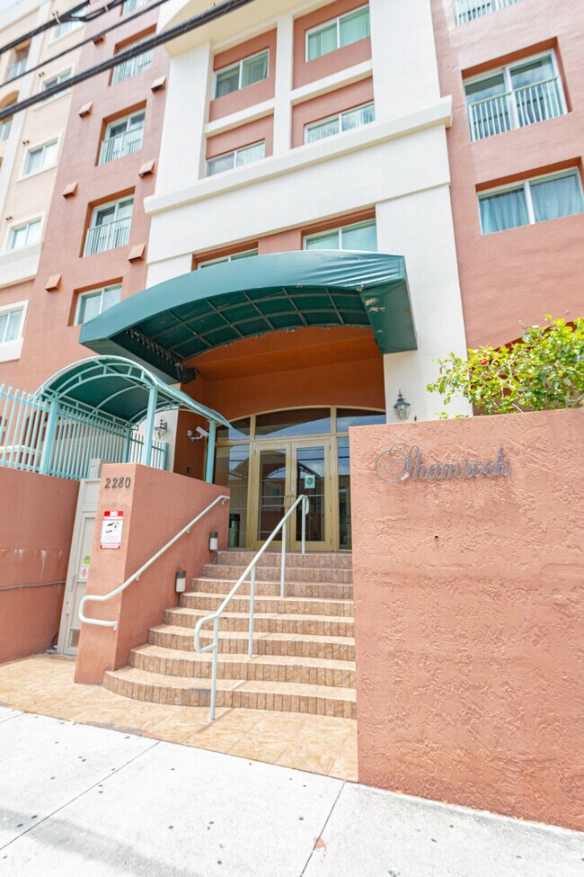 Building Photo - 3256 SW 22nd Terrace