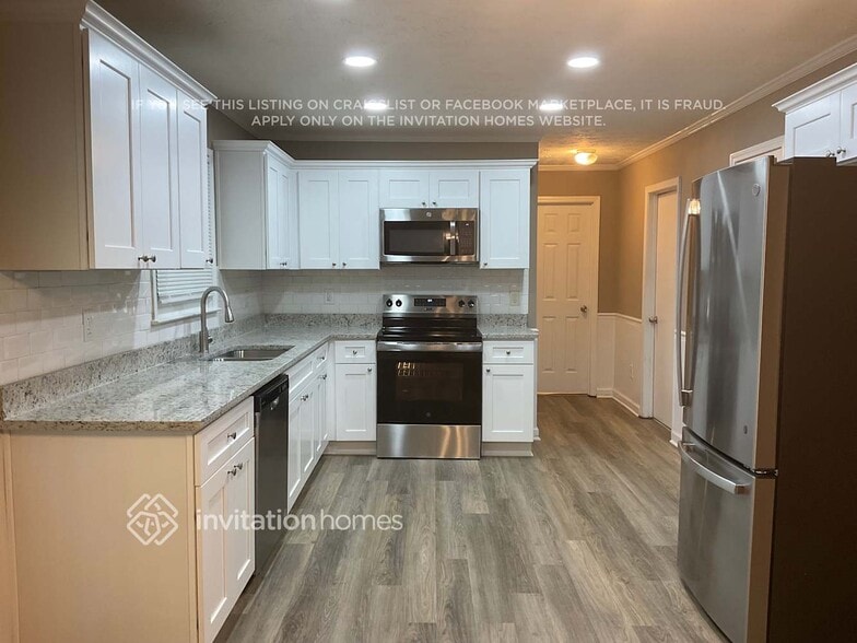 Building Photo - 3215 Revere Cir
