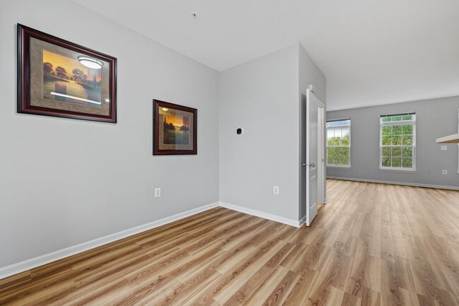 Building Photo - 556 Rhapsody Ct