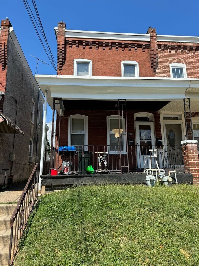 Primary Photo - 2106 W 4th St